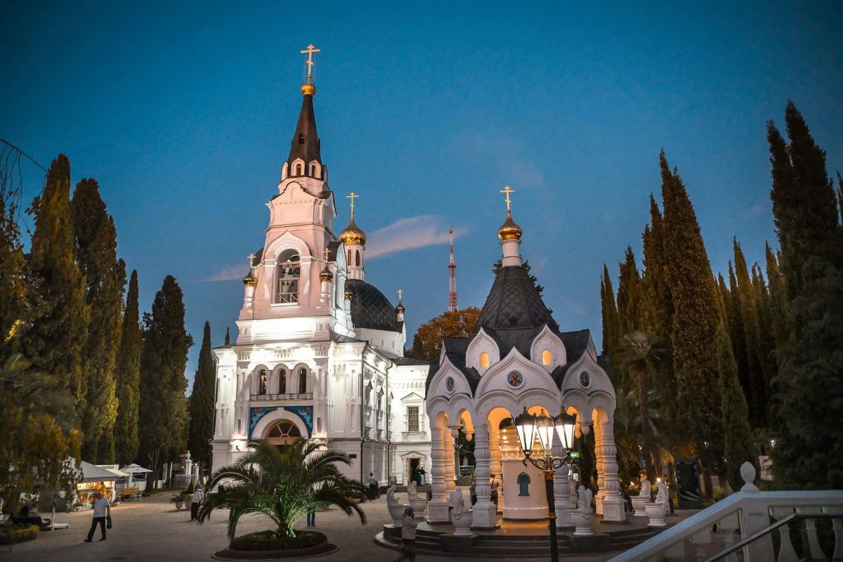 В Сочи отмечают 135-летие со дня освящения собора Архистратига Михаила
