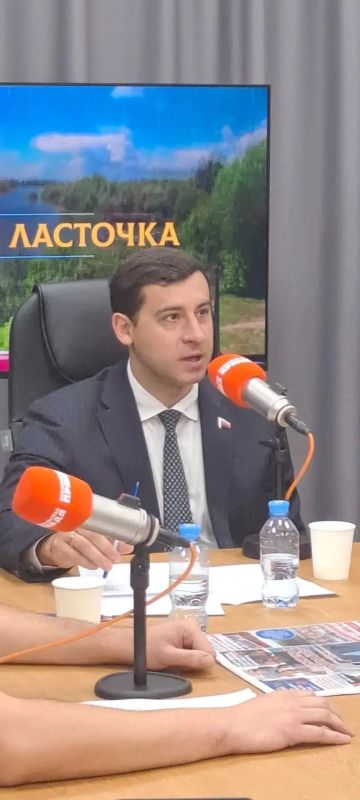 Сегодня вместе с помощником Александром Ворошиловым принял участие в «Первой ласточке» - программе радио «КП-Кубань», идущей в прямом эфире Сегодня вместе с помощником Александром Ворошиловым принял участие в «Первой ласточке» - программе радио «КП-Кубань», идущей в прямом эфире