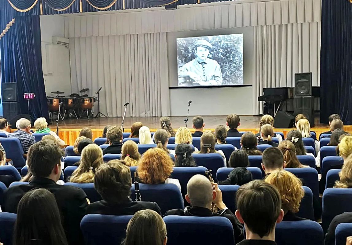 В Новороссийском музыкальном колледже подвели итоги юбилейного года, посвященного великому композитору Дмитрию Шостаковичу В Новороссийском музыкальном колледже подвели итоги юбилейного года, посвященного великому композитору Дмитрию Шостаковичу