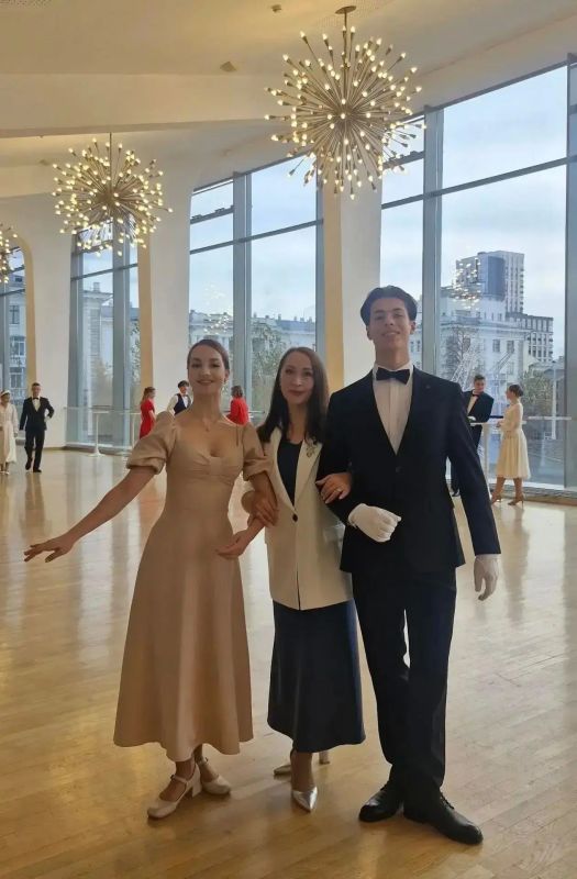 Всероссийский бал амбассадоров профессионалитета в Екатеринбурге — это было по-настоящему красиво! Всероссийский бал амбассадоров профессионалитета в Екатеринбурге — это было по-настоящему красиво!