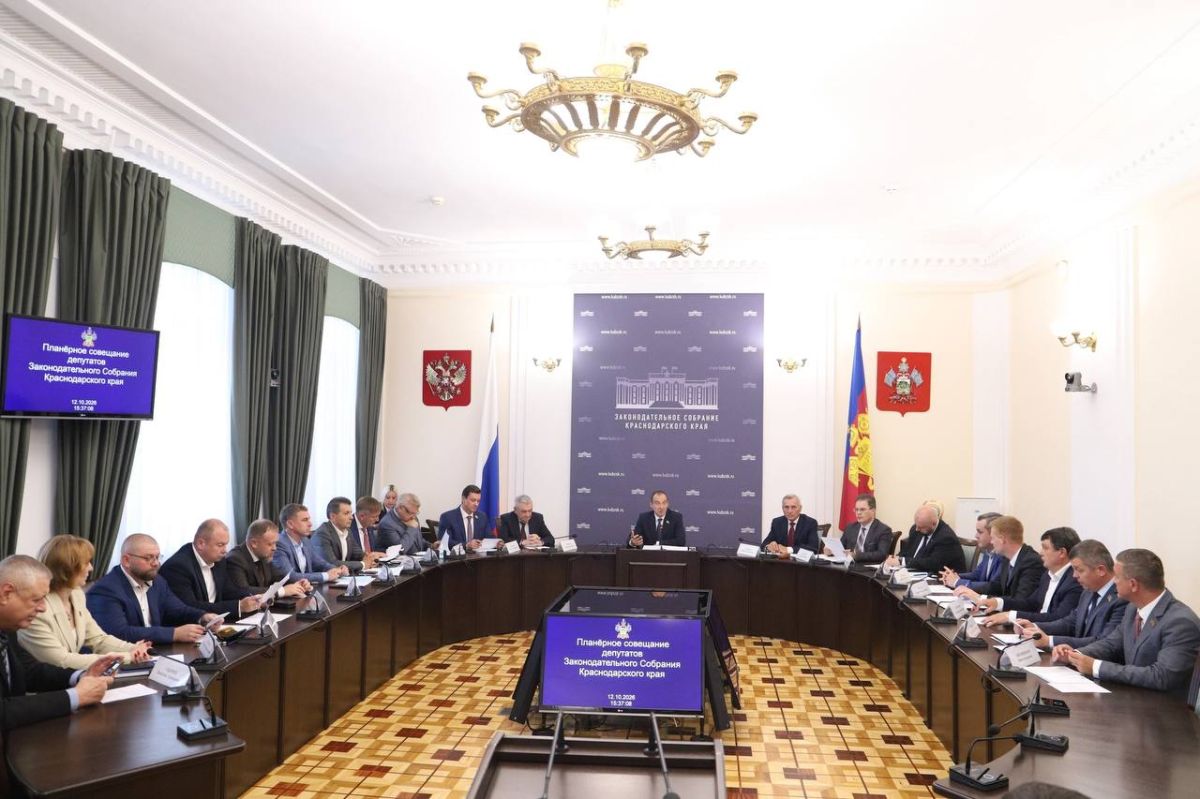 Сегодня в ходе планерного совещания руководитель краевого парламента Юрий Бурлачко наградил медалью «За вклад в развитие законодательства Краснодарского края» заместителя управляющего ИП, главы крестьянского (фермерского)...