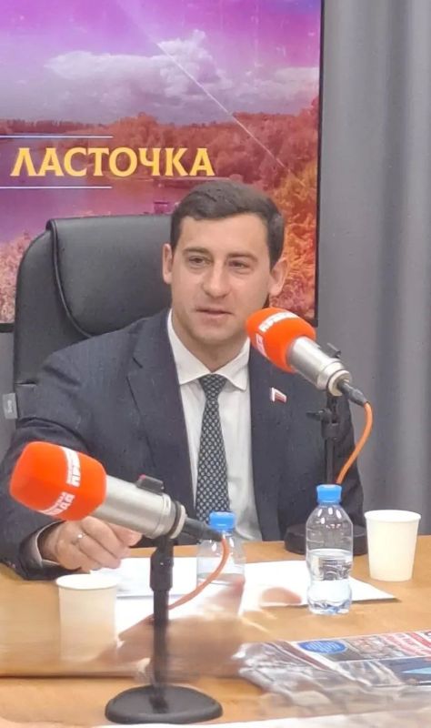 Сегодня вместе с помощником Александром Ворошиловым принял участие в «Первой ласточке» - программе радио «КП-Кубань», идущей в прямом эфире Сегодня вместе с помощником Александром Ворошиловым принял участие в «Первой ласточке» - программе радио «КП-Кубань», идущей в прямом эфире