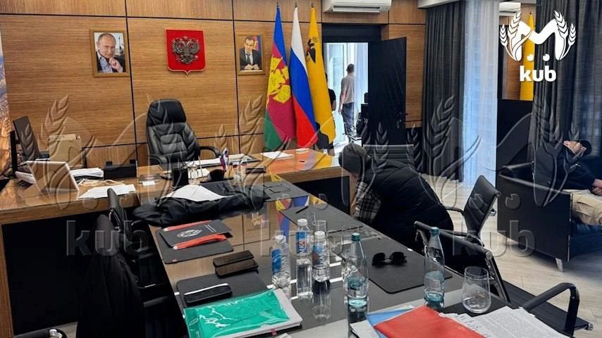 Обыски проходят в кабинете у главы администрации Новороссийска Андрея Кравченко