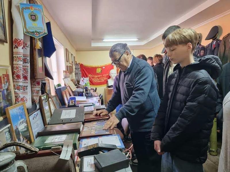 В Белореченске школьники посетили музей линейного отдела полиции В Белореченске школьники посетили музей линейного отдела полиции