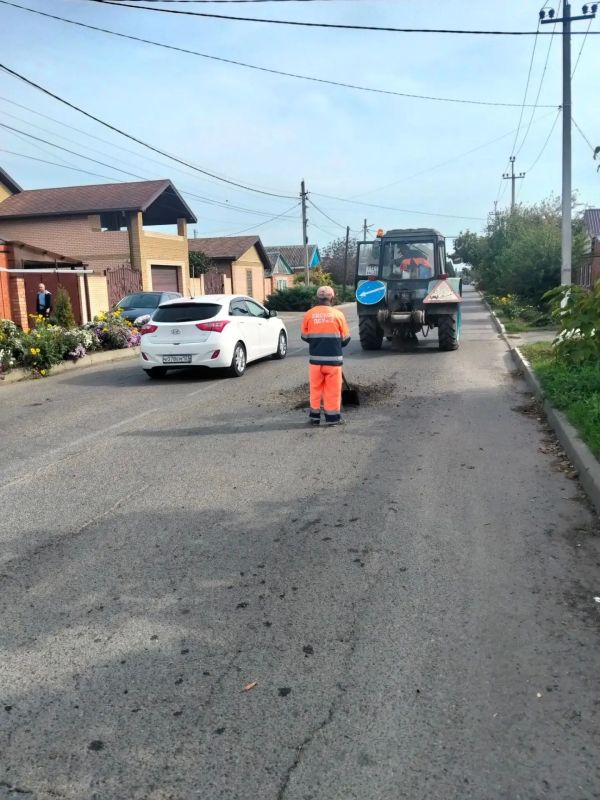 В Ейске приступили к ямочному ремонту дорожного покрытия