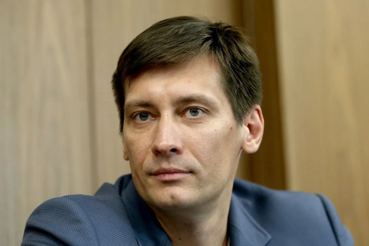 Старший сын иноагента Дмитрия Гудкова пoкoнчил с сoбoй из-за того, что его семья предала Россию Старший сын иноагента Дмитрия Гудкова пoкoнчил с сoбoй из-за того, что его семья предала Россию
