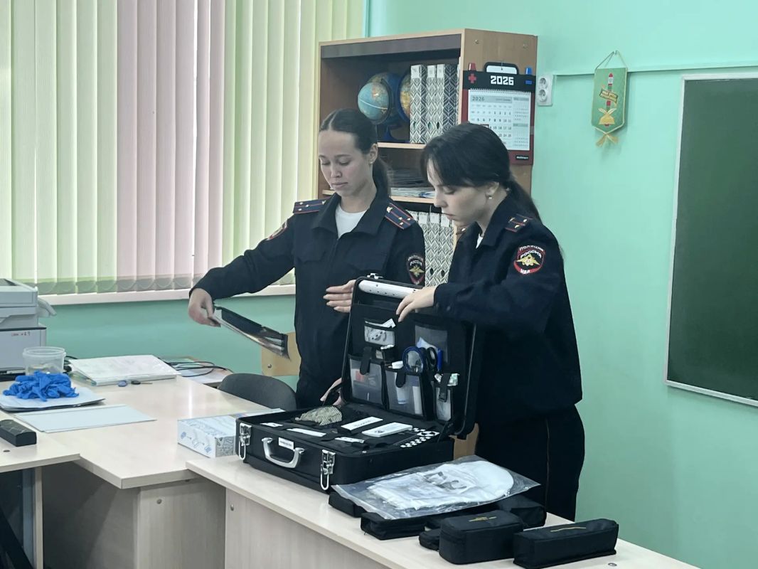 Эксперты-криминалисты новороссийской полиции организовали профориентационный практикум для учащихся профильных классов