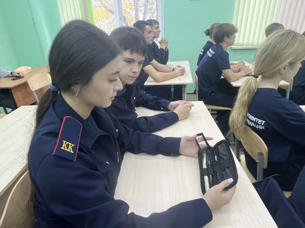 Эксперты-криминалисты новороссийской полиции организовали профориентационный практикум для учащихся профильных классов Эксперты-криминалисты новороссийской полиции организовали профориентационный практикум для учащихся профильных классов