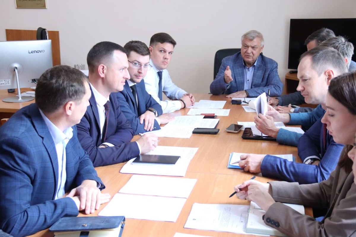 Председатель комитета Законодательного Собрания по вопросам промышленности, строительства и ЖКХ Владимир Лыбанев провел совещание, на котором обсудили вопросы развития роботизации на предприятиях ключевых отраслей экономики...
