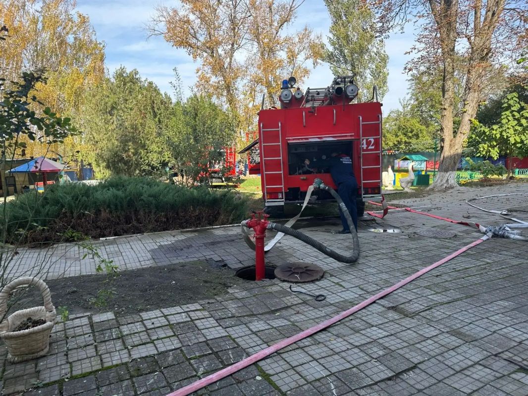 В Усть-Лабинском районе прошло пожарно-тактическое занятие на территории детского сада в селе Суворовском В Усть-Лабинском районе прошло пожарно-тактическое занятие на территории детского сада в селе Суворовском