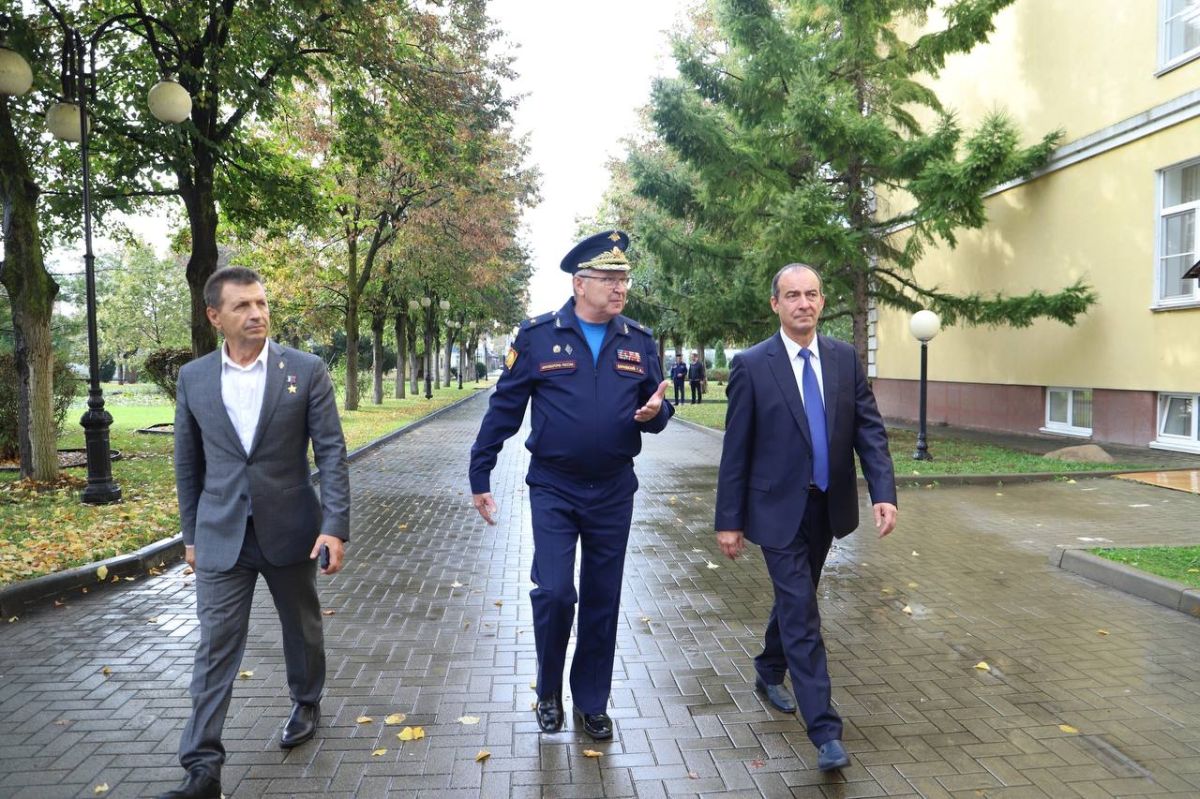 Руководитель ЗСК Юрий Бурлачко с рабочим визитом посетил Краснодарское президентское кадетское училище