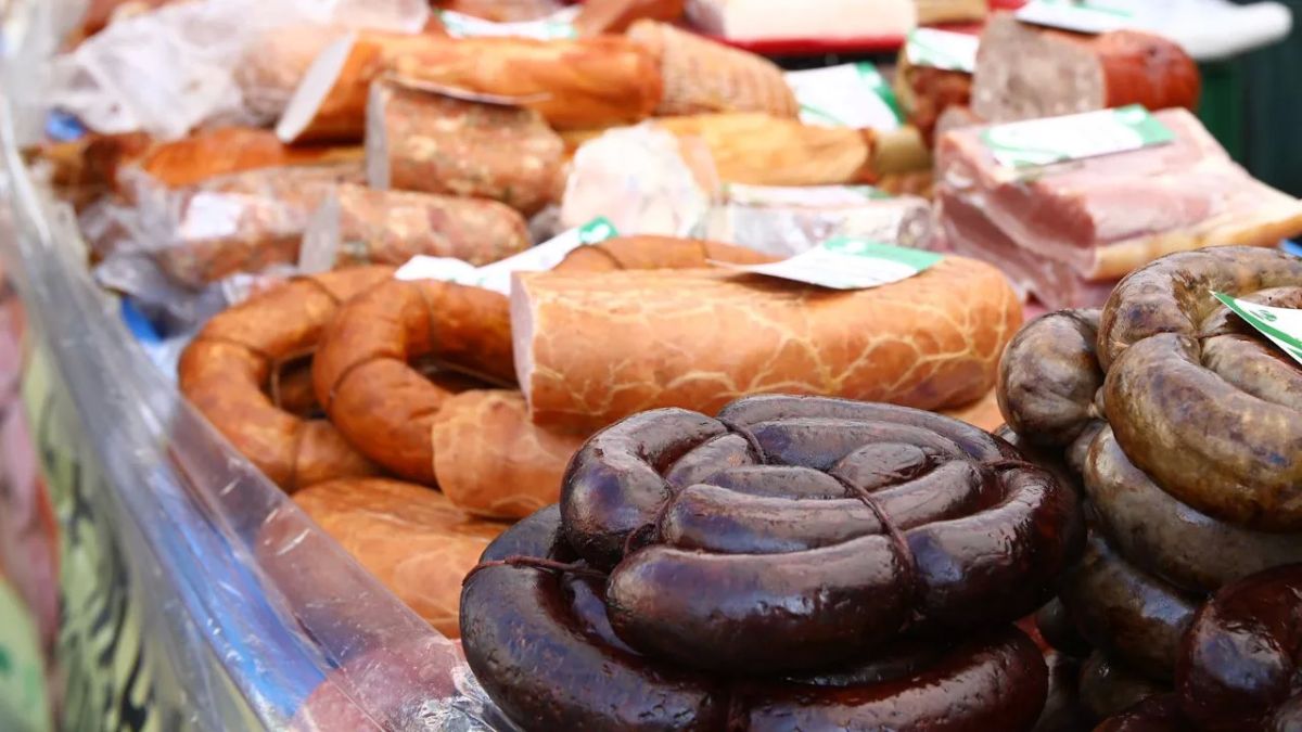 Мясные деликатесы, молочная продукция и бакалея: в субботу в Краснодаре заработают 8 ярмарок выходного дня