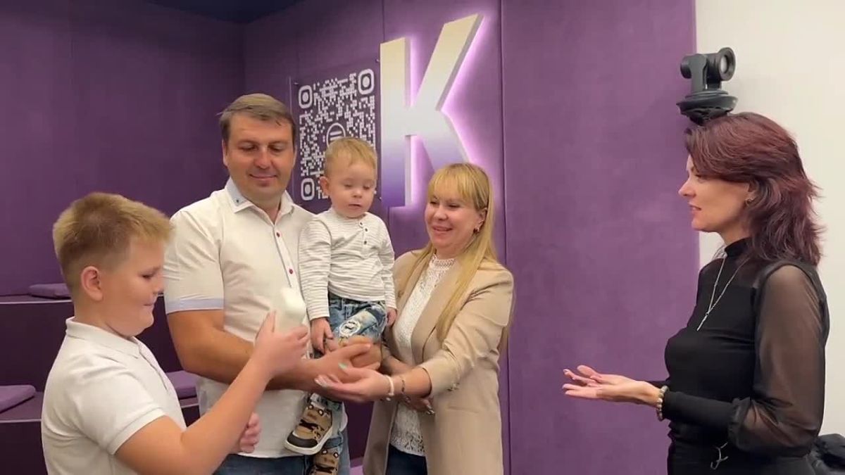 Призы нашли своих героев!. Также вручили призёрам акции «Папа – супергерой» подарки
