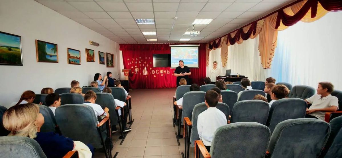 Прокуратура Павловского района провела беседу в рамках правового просвещения в ГБОУ КК «Специальной коррекционной школе-интернате ст. Старолеушковской»