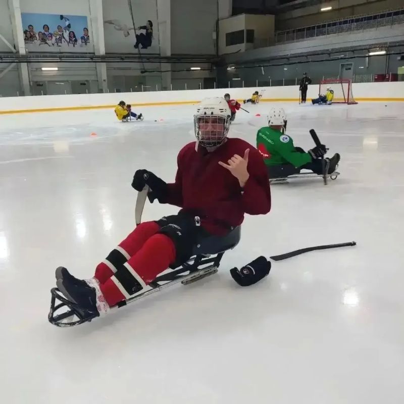 В Сочи продолжается деятельность по развитию следж-хоккея среди ветеранов спецоперации В Сочи продолжается деятельность по развитию следж-хоккея среди ветеранов спецоперации