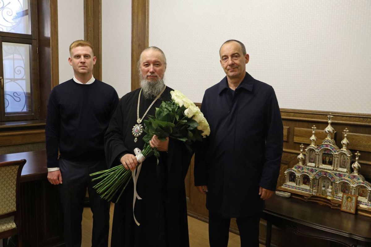 Председатель Законодательного Собрания края Юрий Бурлачко поздравил митрополита Екатеринодарского и Кубанского Василия с 55-летним юбилеем