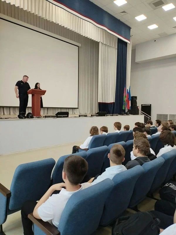 Транспортные полицейские провели урок антитеррористической грамотности для школьников Горячего Ключа Транспортные полицейские провели урок антитеррористической грамотности для школьников Горячего Ключа
