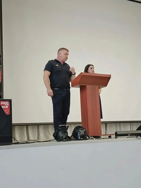 Транспортные полицейские провели урок антитеррористической грамотности для школьников Горячего Ключа Транспортные полицейские провели урок антитеррористической грамотности для школьников Горячего Ключа