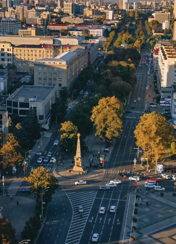 Осенний Краснодар с высоты птичьего полета Осенний Краснодар с высоты птичьего полета