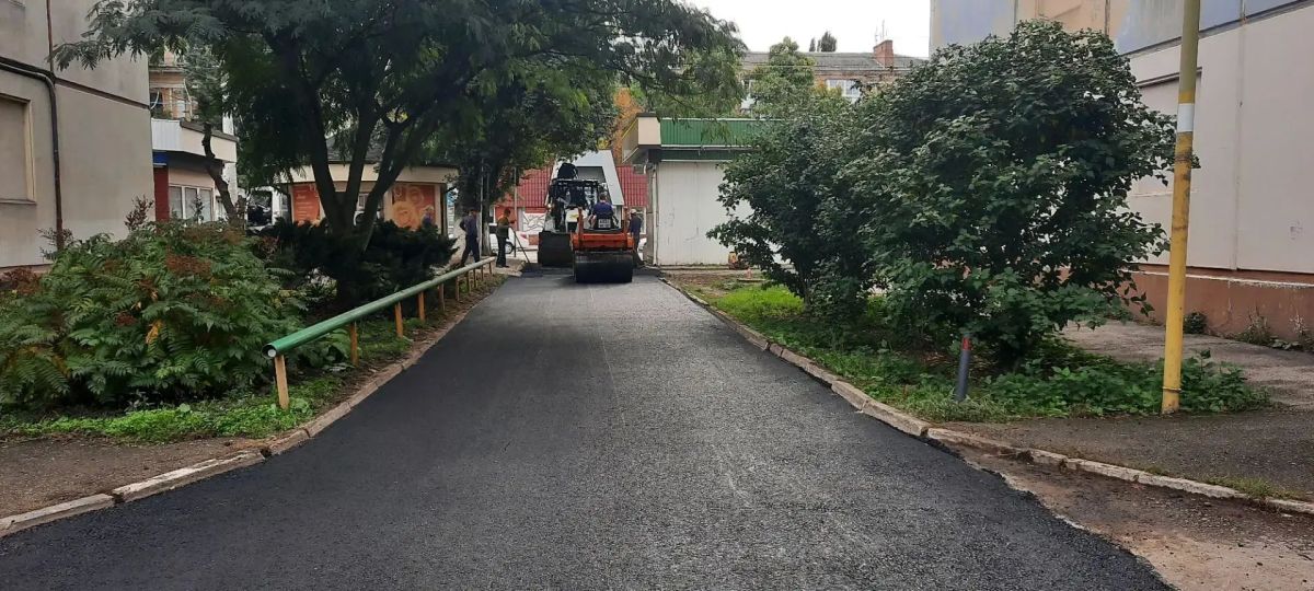 В АРМАВИРЕ ПРИВОДЯТ В ПОРЯДОК ПОДЪЕЗДНЫЕ ПУТИ К МНОГОКВАРТИРНЫМ ДОМАМ В АРМАВИРЕ ПРИВОДЯТ В ПОРЯДОК ПОДЪЕЗДНЫЕ ПУТИ К МНОГОКВАРТИРНЫМ ДОМАМ