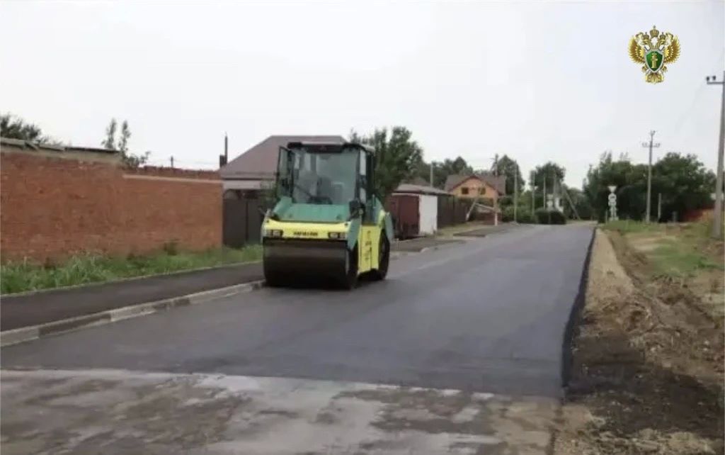 Прокуратура Тбилисского района выявила неудовлетворительное состояние дороги в ст. Тбилисской (выбоины, износ покрытия), создававшее угрозу безопасности