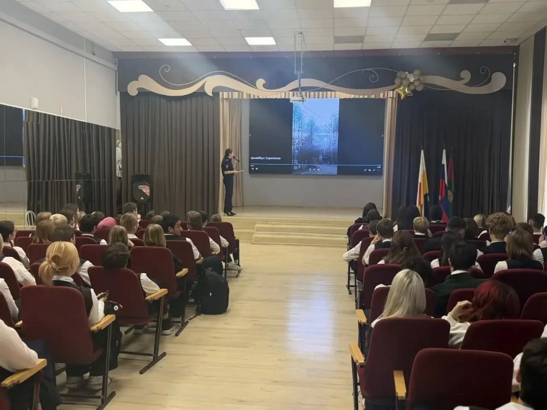 В рамках проведения профилактического мероприятия «Пешеход» сотрудники Отдела Госавтоинспекции Управления МВД России по городу Краснодару провели серию обучающих занятий для учащихся 5, 6 и 9-х классов МАОУ гимназии № 88...