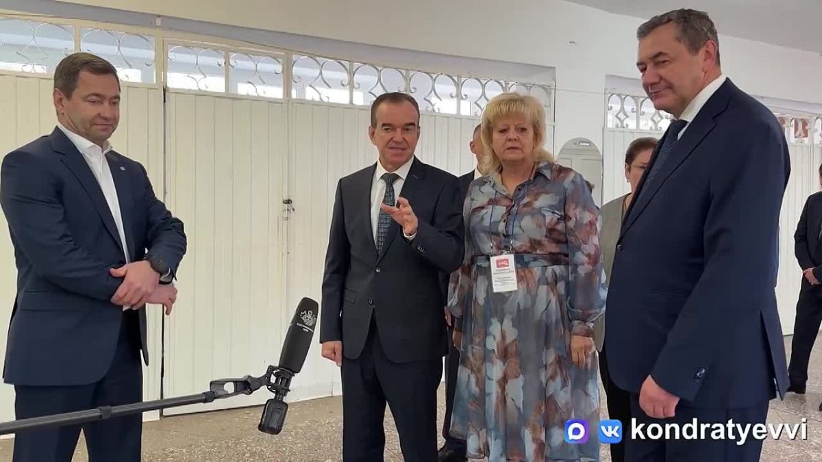 Вениамин Кондратьев: В гимназии №8 Тихорецка открыли профильный железнодорожный класс. Вместе с начальником Северо-Кавказской железной дороги Сергеем Задориным осмотрели новую обучающую площадку