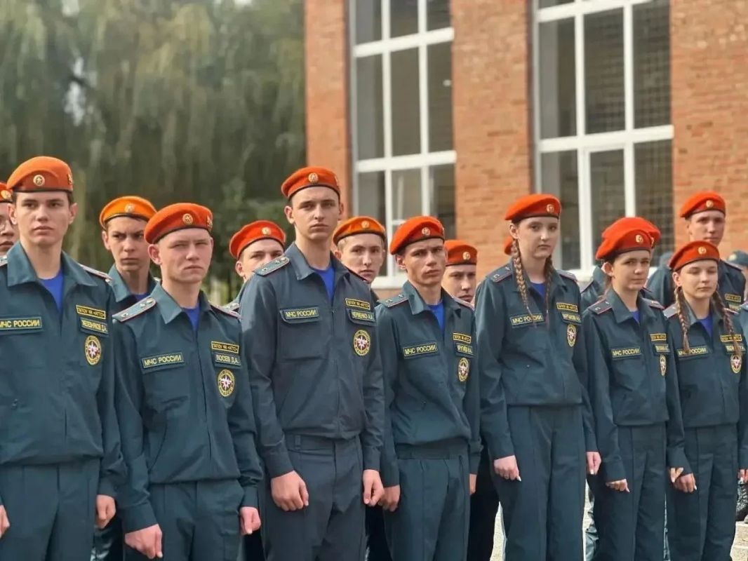 Посвящение в спасатели!. В «Армавирском техникуме технологии и сервиса» прошла торжественная церемония посвящения в профессию