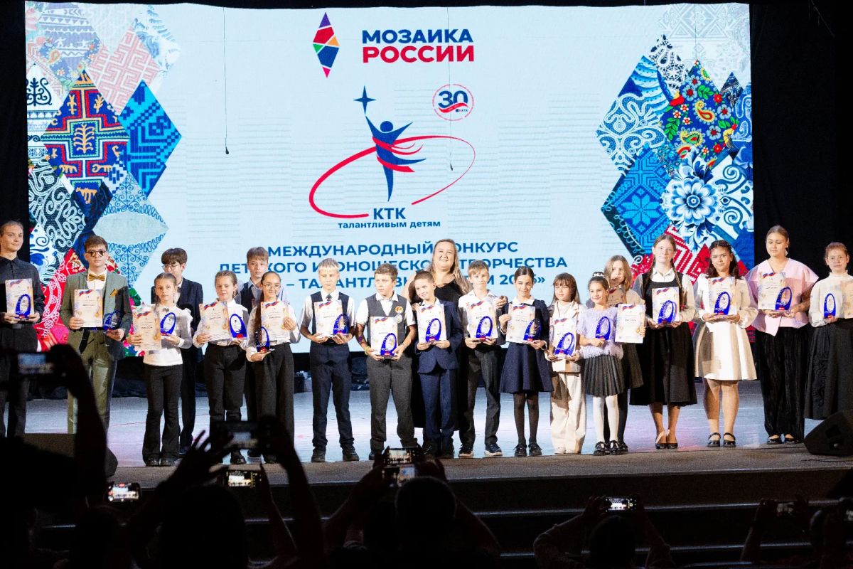 Спектакль-концерт «Курс на мечту» прошел на сцене Морского культурного центра