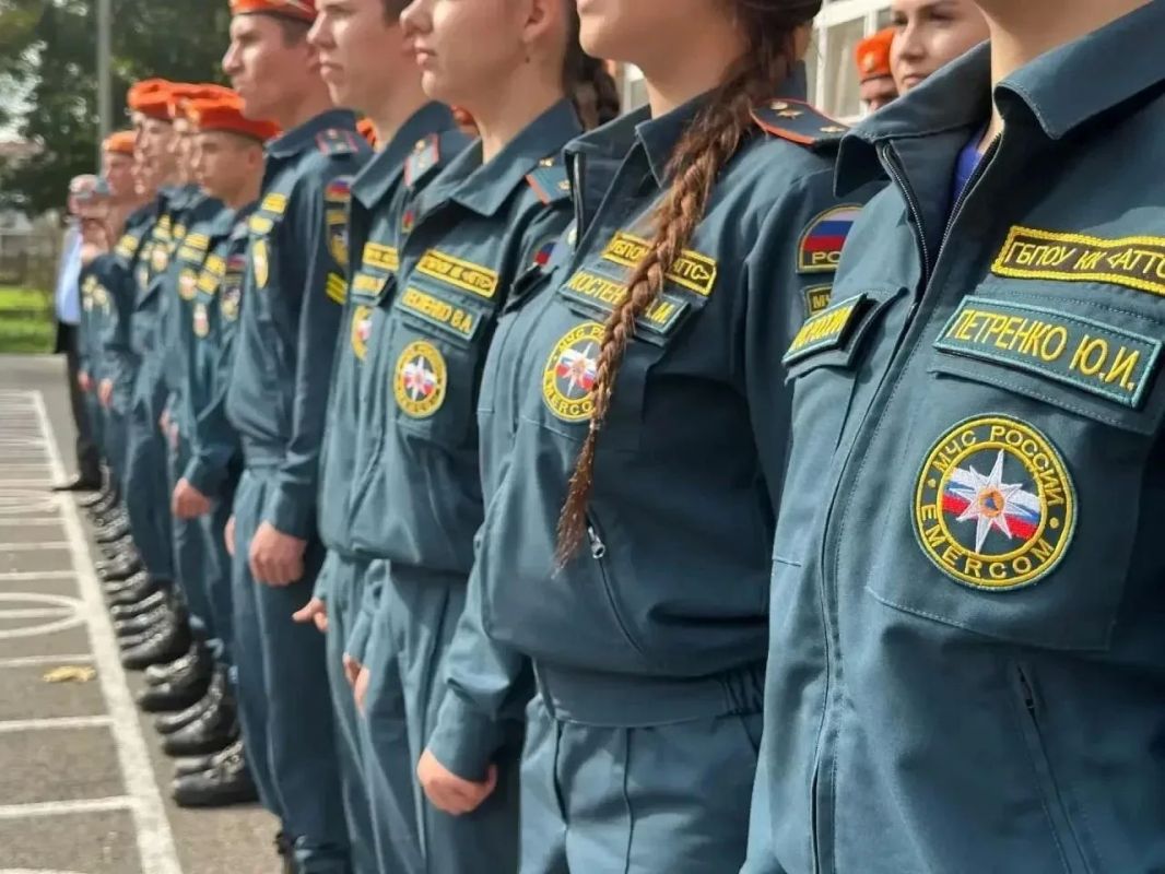 Посвящение в спасатели!. В «Армавирском техникуме технологии и сервиса» прошла торжественная церемония посвящения в профессию Посвящение в спасатели!. В «Армавирском техникуме технологии и сервиса» прошла торжественная церемония посвящения в профессию