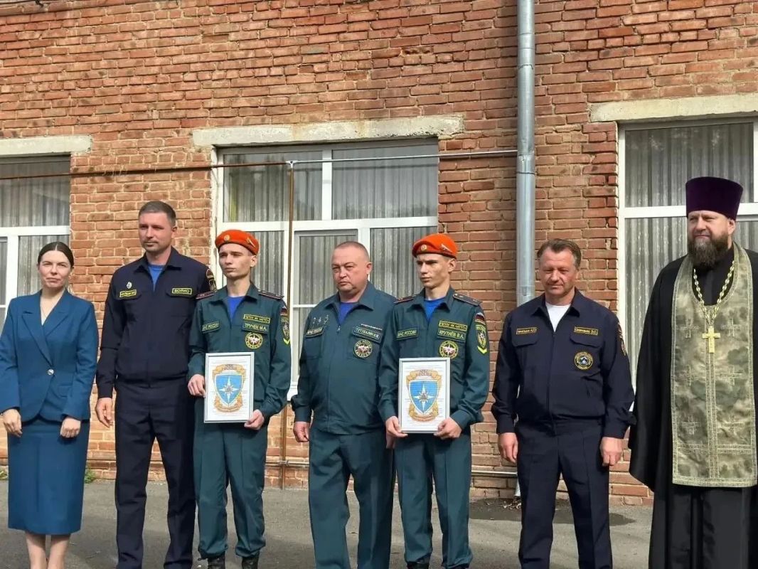 Посвящение в спасатели!. В «Армавирском техникуме технологии и сервиса» прошла торжественная церемония посвящения в профессию Посвящение в спасатели!. В «Армавирском техникуме технологии и сервиса» прошла торжественная церемония посвящения в профессию