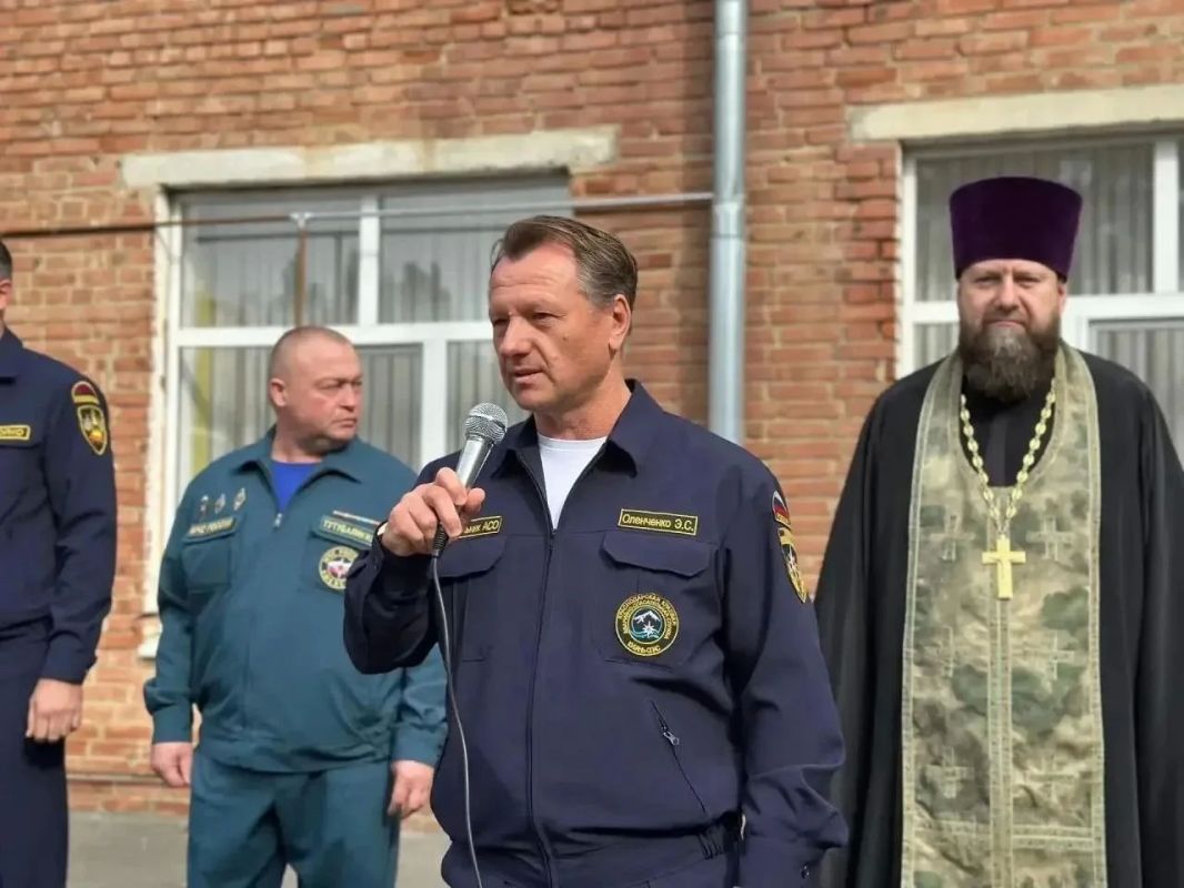 Посвящение в спасатели!. В «Армавирском техникуме технологии и сервиса» прошла торжественная церемония посвящения в профессию Посвящение в спасатели!. В «Армавирском техникуме технологии и сервиса» прошла торжественная церемония посвящения в профессию