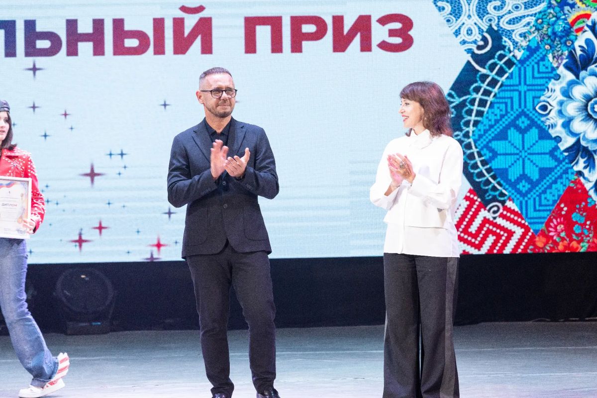 Спектакль-концерт «Курс на мечту» прошел на сцене Морского культурного центра Спектакль-концерт «Курс на мечту» прошел на сцене Морского культурного центра
