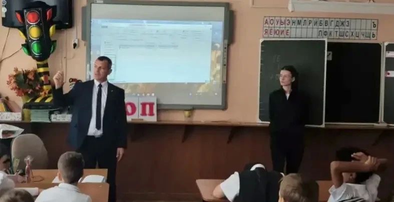 В рамках ОПМ «Пешеход» в Краснодаре школьников научили распознавать «дорожные ловушки»