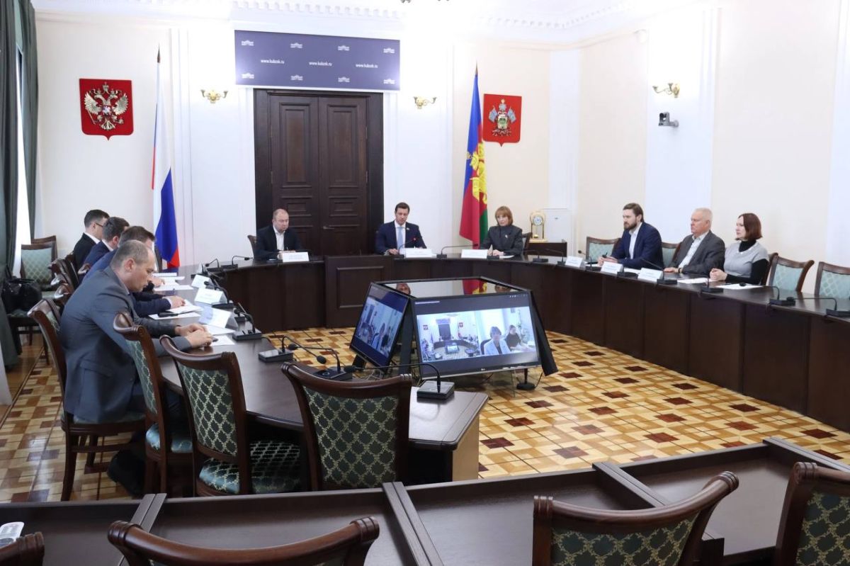 Председатель комитета Законодательного Собрания по вопросам промышленности, строительства и ЖКХ Владимир Лыбанев провел совещание, на котором заслушали информацию об осуществлении в крае регионального государственного... Председатель комитета Законодательного Собрания по вопросам промышленности, строительства и ЖКХ Владимир Лыбанев провел совещание, на котором заслушали информацию об осуществлении в крае регионального государственного...
