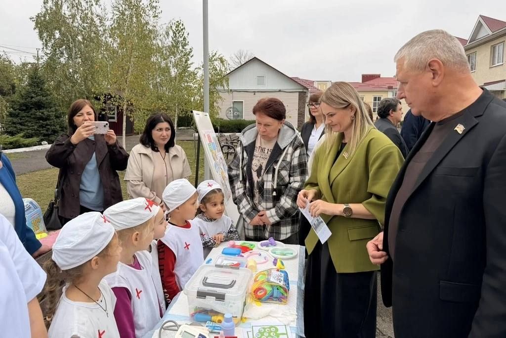 В Лабинском районе председатель комитета ЗСК по вопросам науки, образования, культуры и делам семьи Александр Поголов провел зональный семинар-совещание для молодых депутатов профильного комитета СМД, на котором речь шла об... В Лабинском районе председатель комитета ЗСК по вопросам науки, образования, культуры и делам семьи Александр Поголов провел зональный семинар-совещание для молодых депутатов профильного комитета СМД, на котором речь шла об...