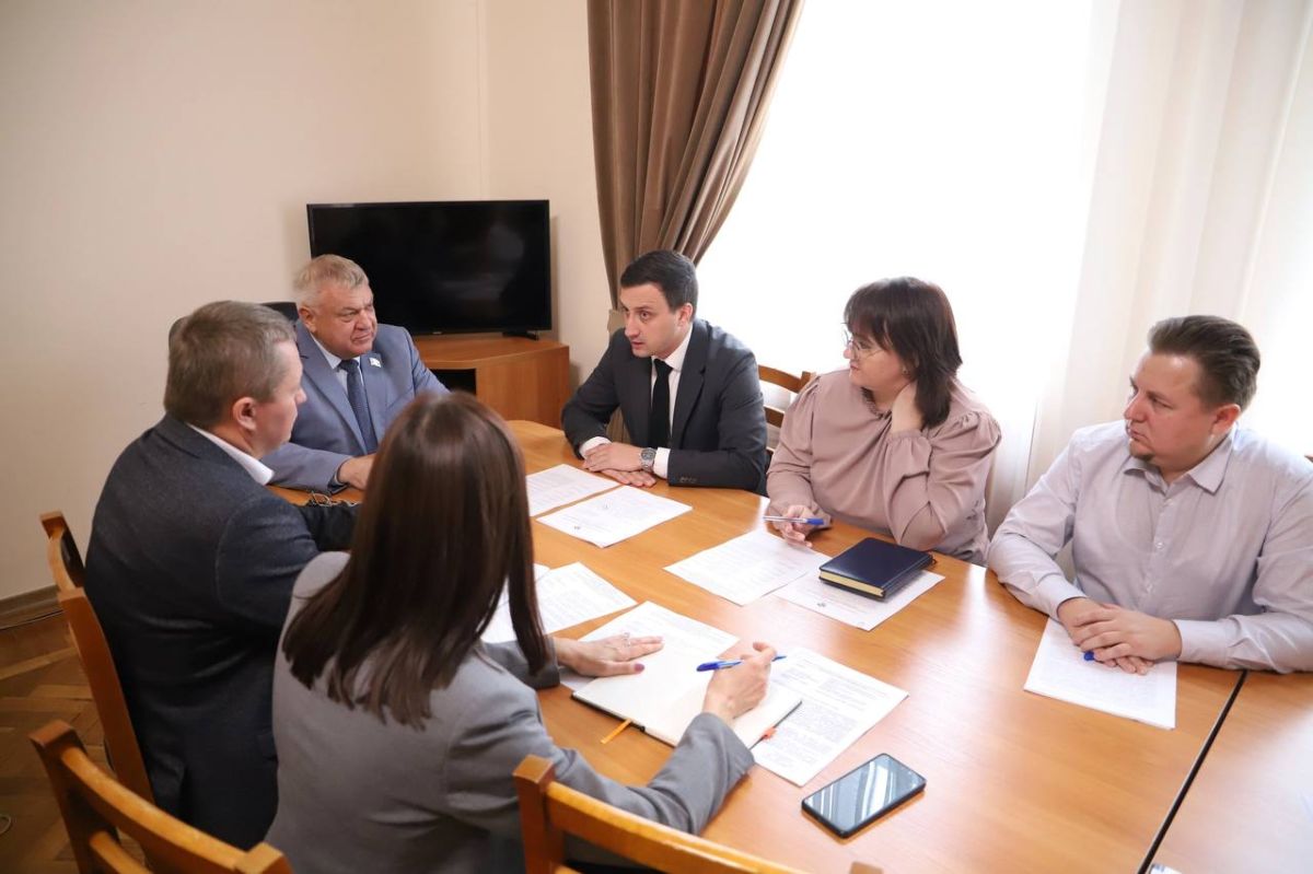 Председатель комитета Законодательного Собрания по вопросам промышленности, строительства и ЖКХ Владимир Лыбанев провел совещание, на котором заслушали информацию об осуществлении в крае регионального государственного...
