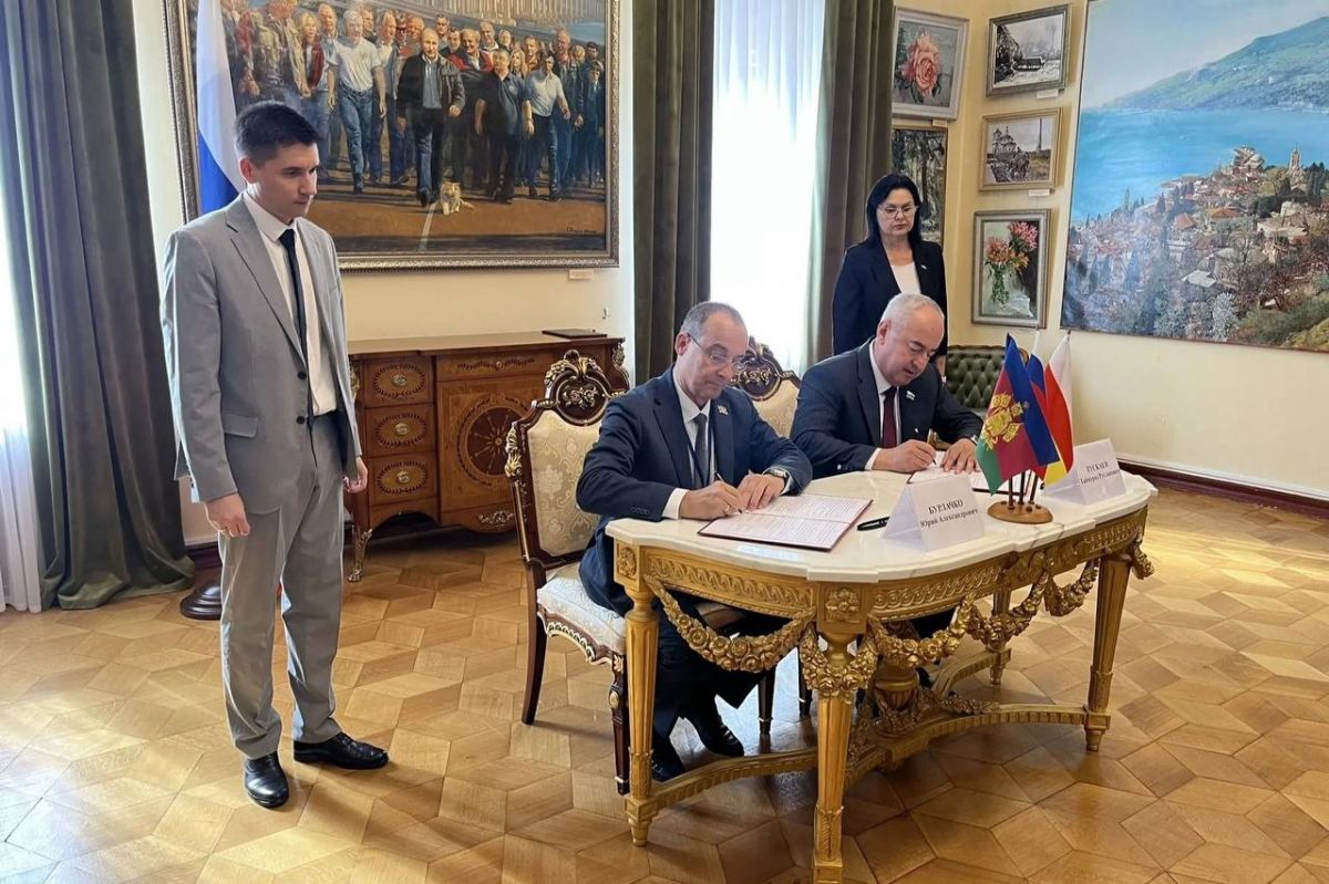 В рамках мероприятий заседания Совета ЮРПА, состоявшегося в Крыму, руководитель Законодательного Собрания Краснодарского края Юрий Бурлачко и председатель Парламента Республики Северная Осетия-Алания Таймураз Тускаев... В рамках мероприятий заседания Совета ЮРПА, состоявшегося в Крыму, руководитель Законодательного Собрания Краснодарского края Юрий Бурлачко и председатель Парламента Республики Северная Осетия-Алания Таймураз Тускаев...