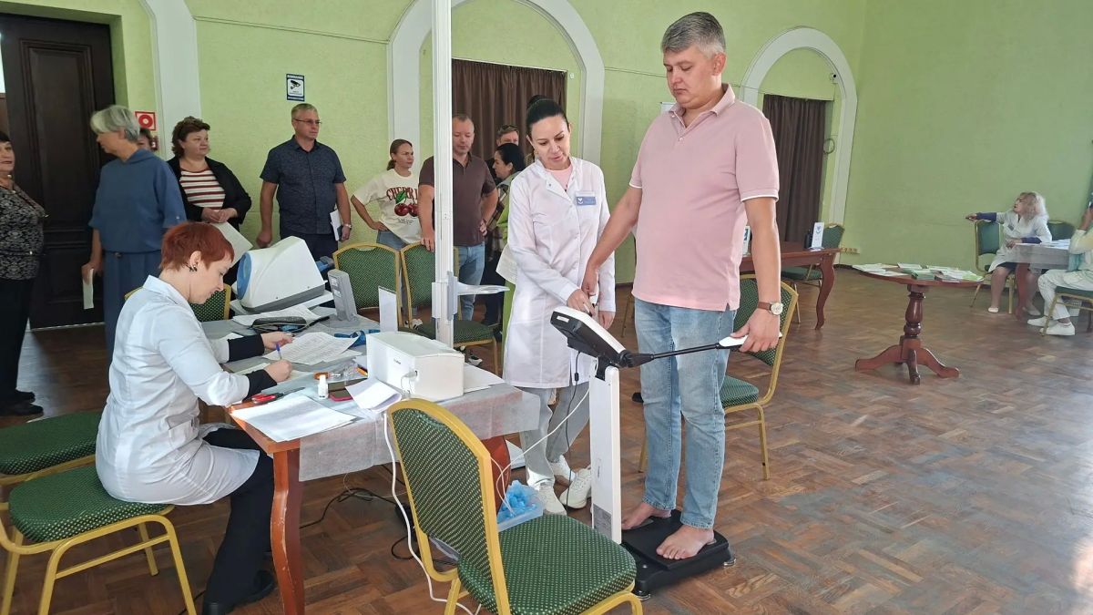 В Гортеатре для жителей Анапы провели профилактический медосмотр