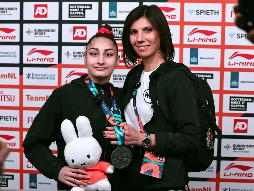 Анапчанка Людмила Рощина стала серебряным призером Чемпионата мира по спортивной гимнастике в личном многоборье Анапчанка Людмила Рощина стала серебряным призером Чемпионата мира по спортивной гимнастике в личном многоборье