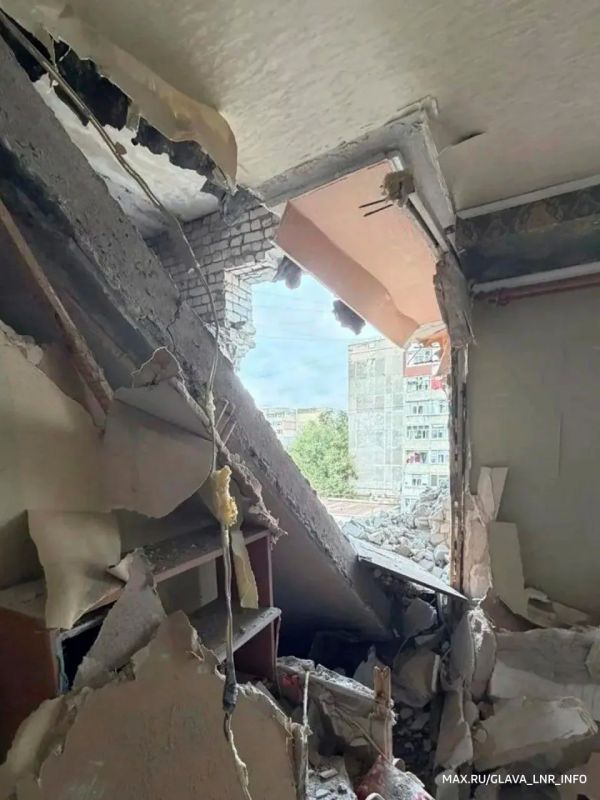 ВСУ ударили по многоквартирному жилому дому в Свердловском муниципальном округе, в результате чего пострадали четыре человека, сообщил глава ЛНР Леонид Пасечник ВСУ ударили по многоквартирному жилому дому в Свердловском муниципальном округе, в результате чего пострадали четыре человека, сообщил глава ЛНР Леонид Пасечник