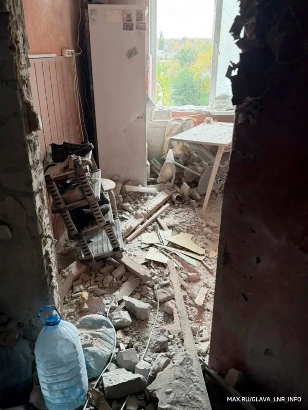 ВСУ ударили по многоквартирному жилому дому в Свердловском муниципальном округе, в результате чего пострадали четыре человека, сообщил глава ЛНР Леонид Пасечник ВСУ ударили по многоквартирному жилому дому в Свердловском муниципальном округе, в результате чего пострадали четыре человека, сообщил глава ЛНР Леонид Пасечник