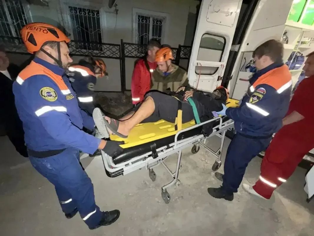 Вышел из машины прямо в траншею житель Новороссийска Вышел из машины прямо в траншею житель Новороссийска
