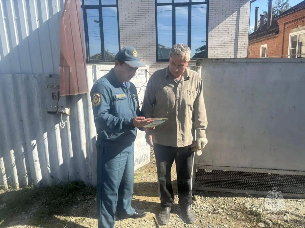 В частном секторе Курганинска продолжаются профилактические мероприятия МЧС России В частном секторе Курганинска продолжаются профилактические мероприятия МЧС России