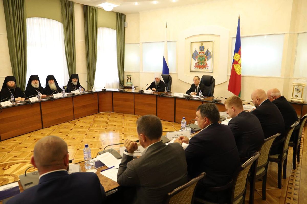 Под руководством председателя ЗСК Юрия Бурлачко состоялась 11-я встреча кубанских парламентариев с духовенством
