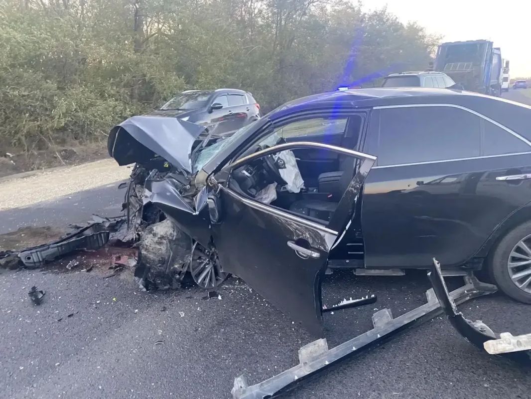 В ДТП погибли два человека, в больницу попали дети В ДТП погибли два человека, в больницу попали дети