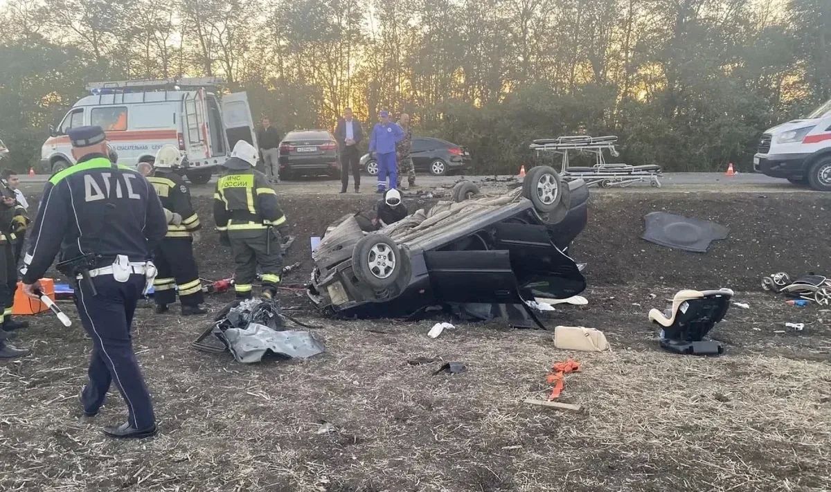 Два человека погибли, годовалый ребенок и семилетний мальчик пострадали в лобовом ДТП на Кубани Два человека погибли, годовалый ребенок и семилетний мальчик пострадали в лобовом ДТП на Кубани