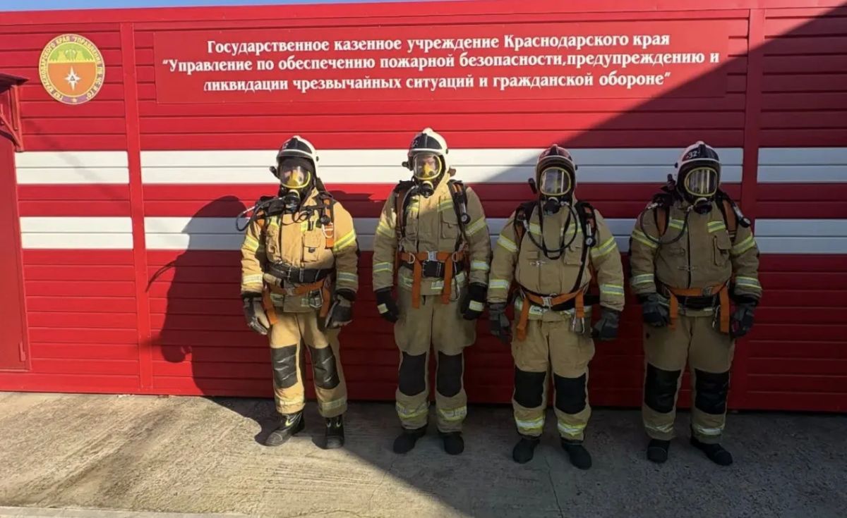 На базе пожарной части № 23 Брюховецкого района состоялись плановые тренировочные занятия в теплодымокамере На базе пожарной части № 23 Брюховецкого района состоялись плановые тренировочные занятия в теплодымокамере