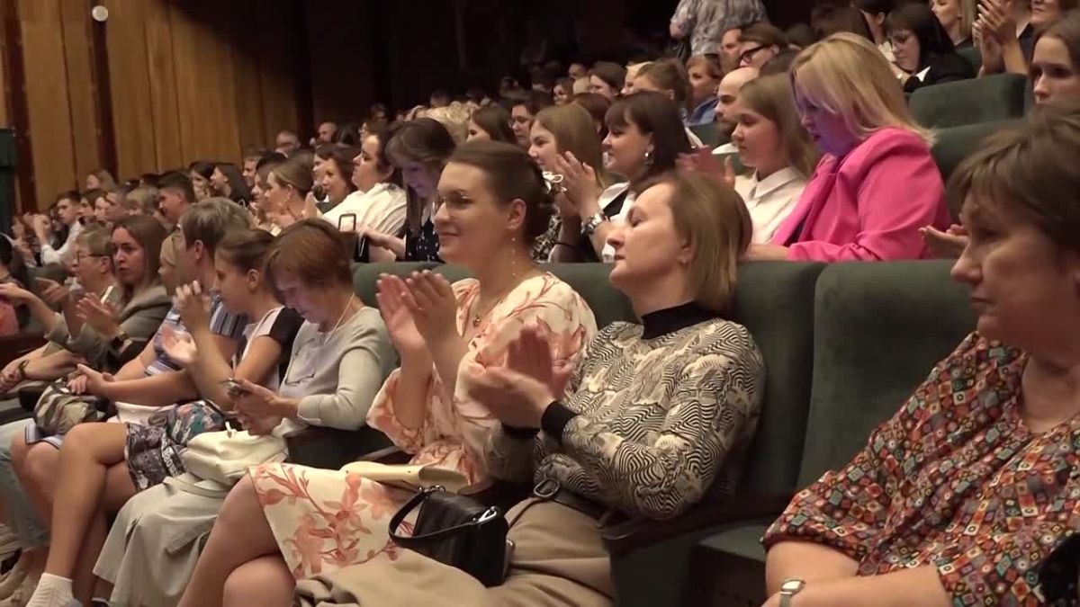 В Краснодарском театре драмы имени Горького открылась всероссийская выставка «Театральный плакат»