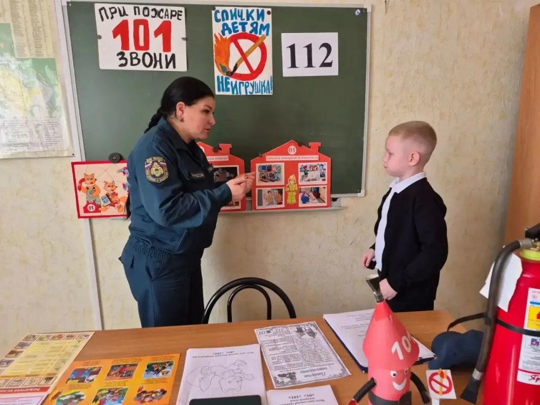 Перед осенними каникулами первоклассникам напомнили правила пожарной безопасности Перед осенними каникулами первоклассникам напомнили правила пожарной безопасности
